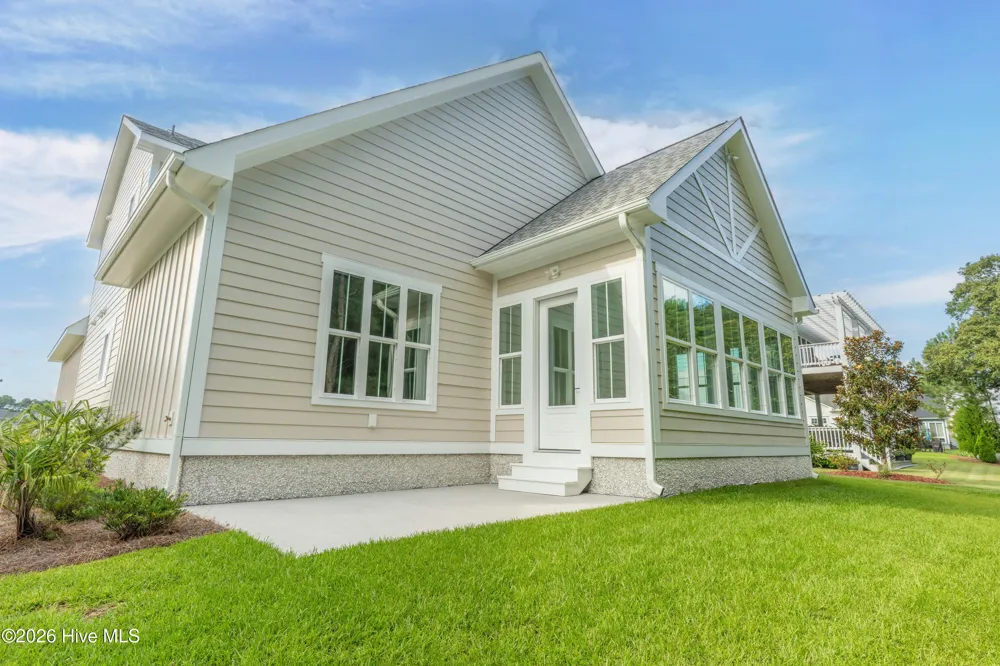 340 Spicer Lake Drive Holly Ridge, NC 28445