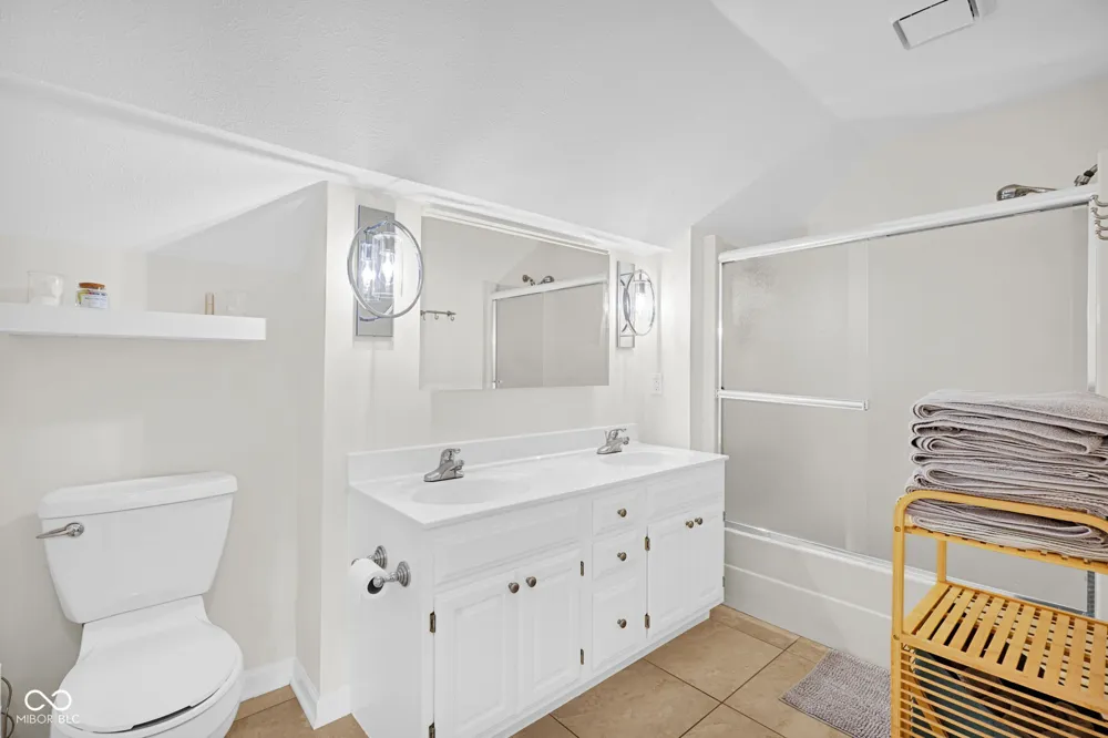 5183 Northwood Drive Columbus, IN 47201