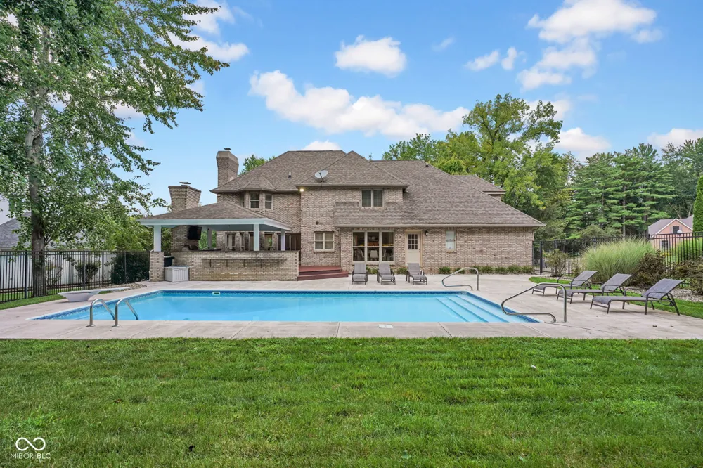 5183 Northwood Drive Columbus, IN 47201