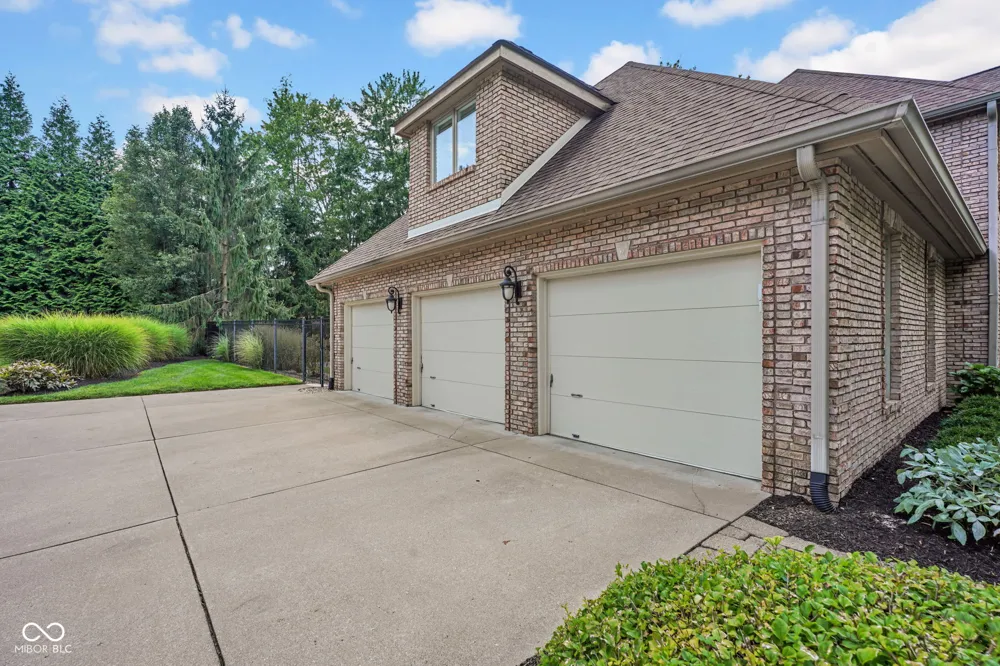 5183 Northwood Drive Columbus, IN 47201