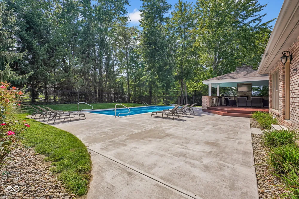 5183 Northwood Drive Columbus, IN 47201