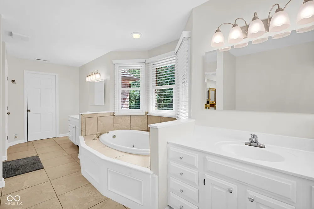 5183 Northwood Drive Columbus, IN 47201