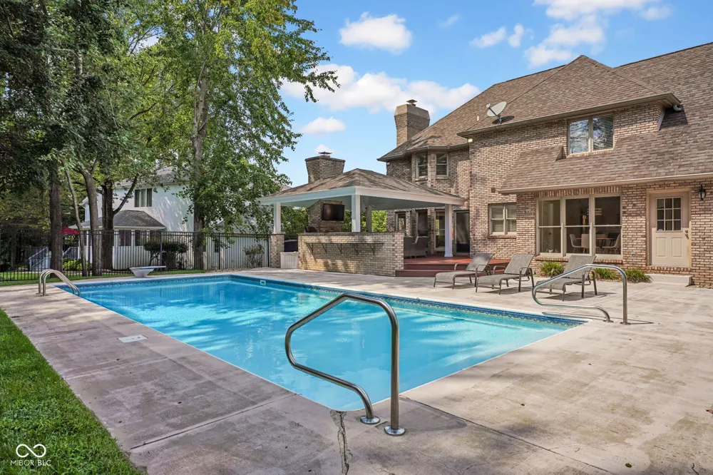 5183 Northwood Drive Columbus, IN 47201