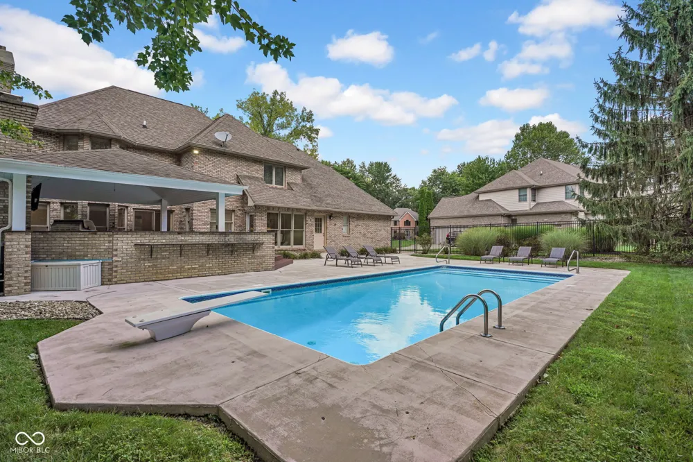 5183 Northwood Drive Columbus, IN 47201