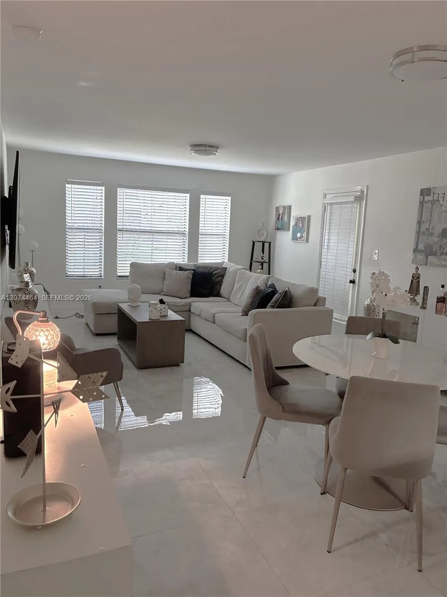 15591 SW 105th Ter #518 Miami, FL 33196