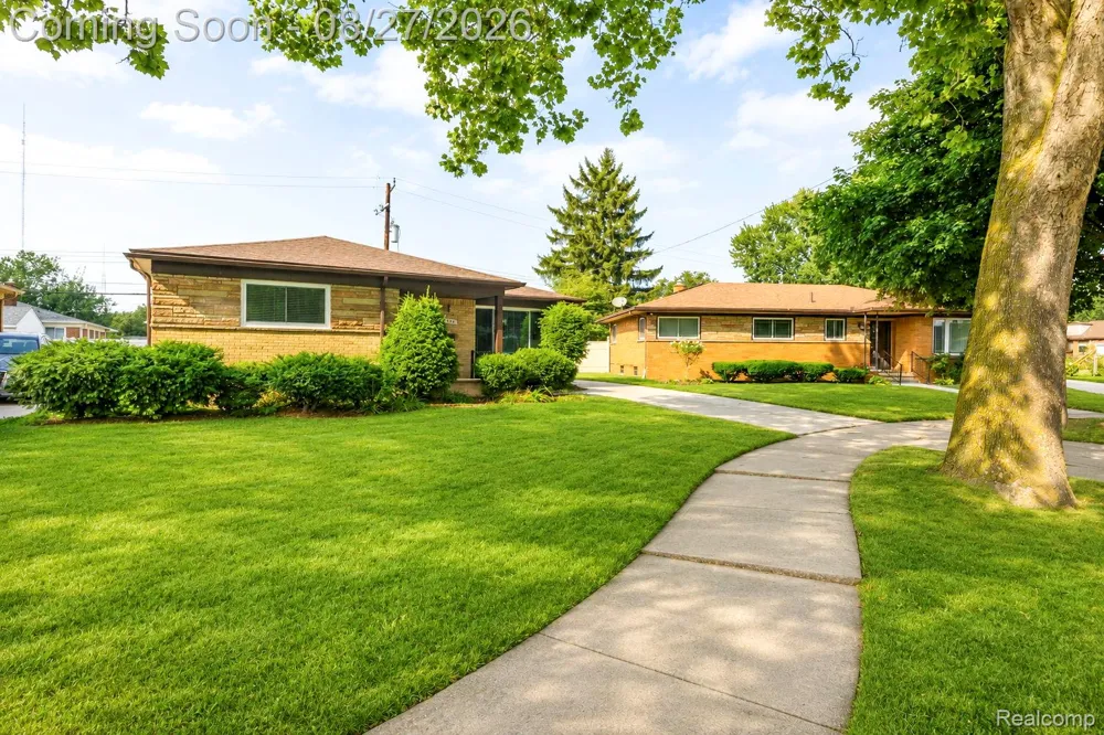 15210 Oakwood Drive Oak Park City, MI 48237