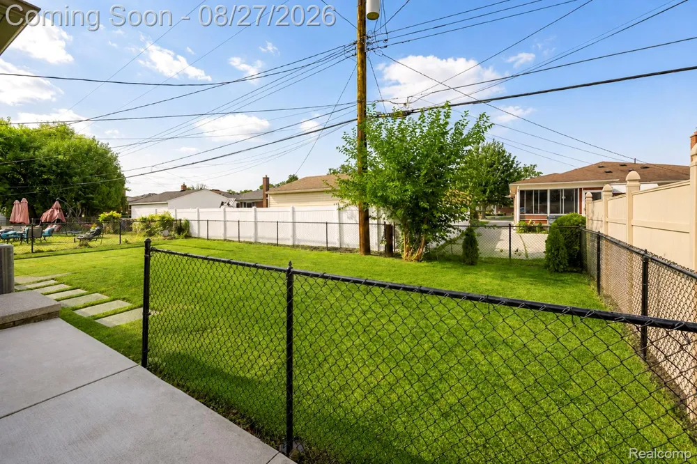 15210 Oakwood Drive Oak Park City, MI 48237