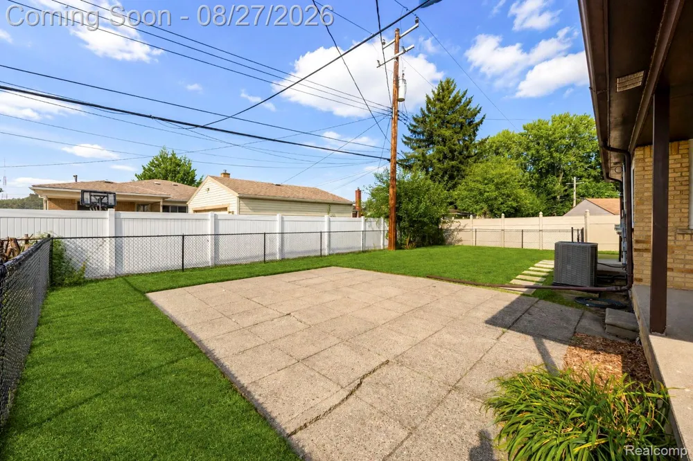 15210 Oakwood Drive Oak Park City, MI 48237