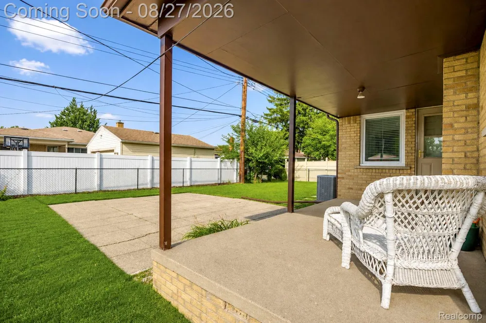 15210 Oakwood Drive Oak Park City, MI 48237
