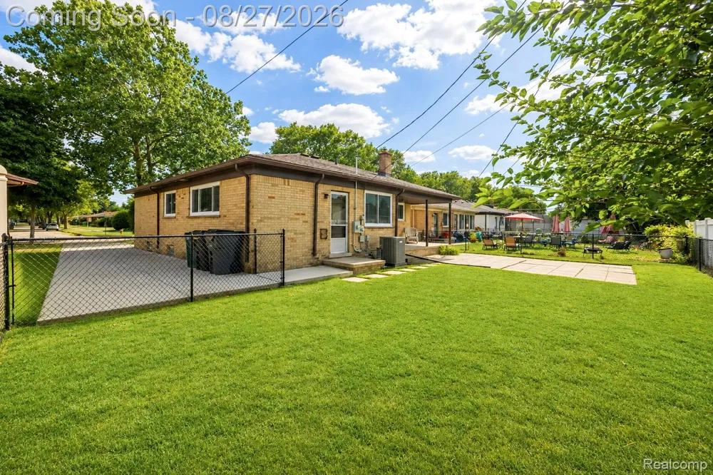 15210 Oakwood Drive Oak Park City, MI 48237
