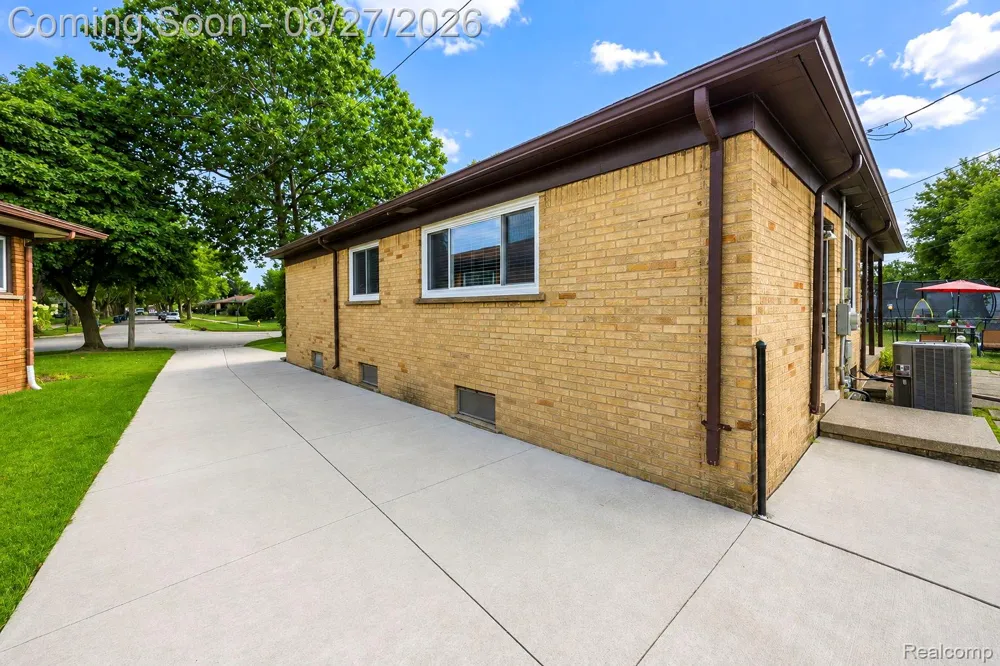 15210 Oakwood Drive Oak Park City, MI 48237