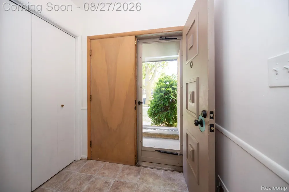 15210 Oakwood Drive Oak Park City, MI 48237
