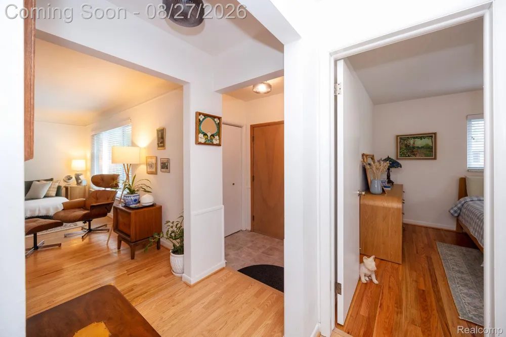15210 Oakwood Drive Oak Park City, MI 48237