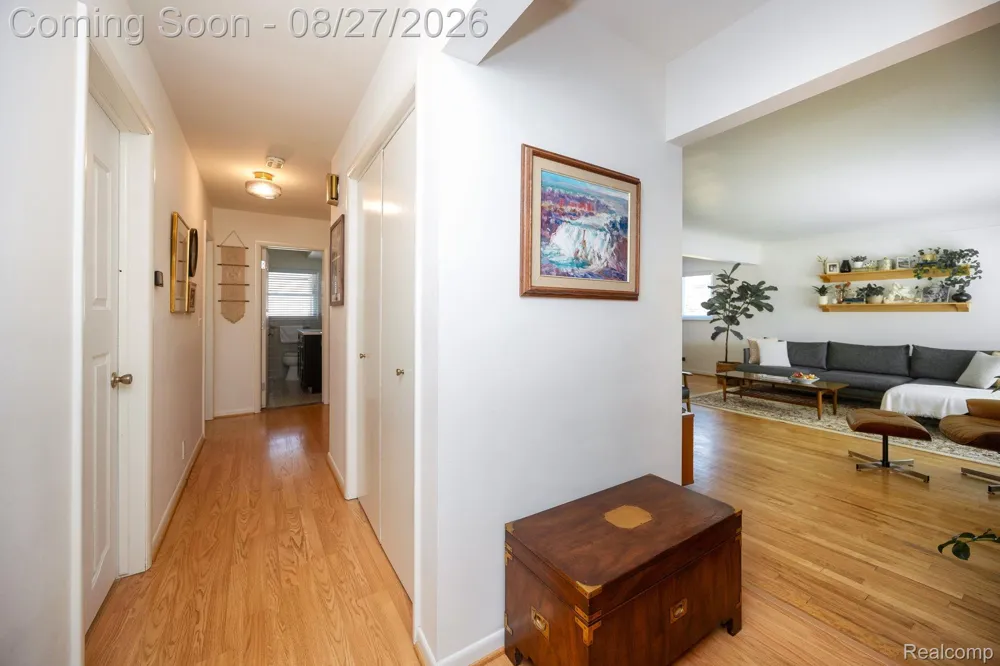 15210 Oakwood Drive Oak Park City, MI 48237