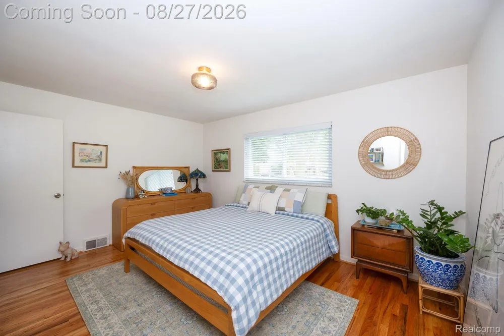 15210 Oakwood Drive Oak Park City, MI 48237