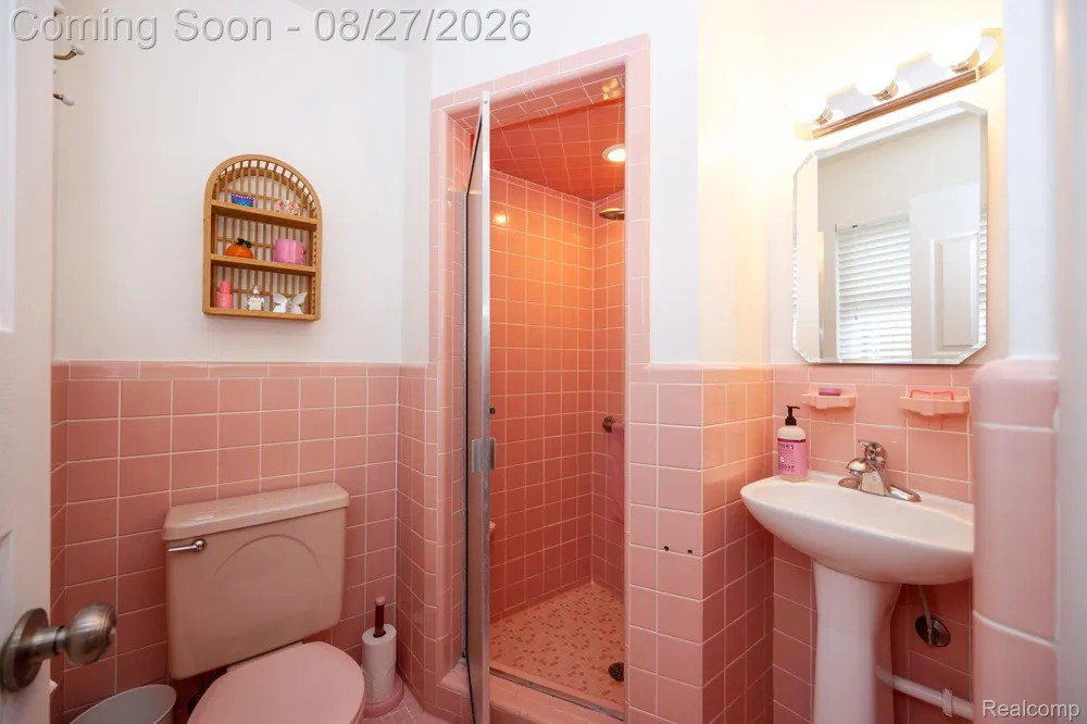 15210 Oakwood Drive Oak Park City, MI 48237