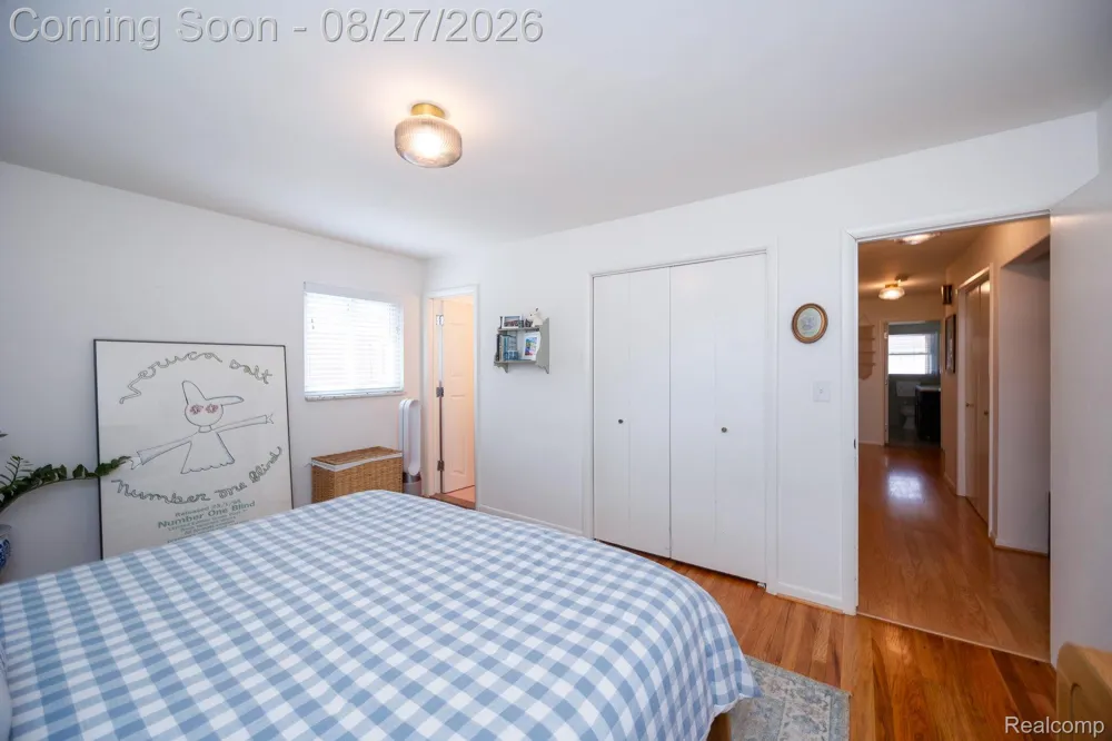 15210 Oakwood Drive Oak Park City, MI 48237