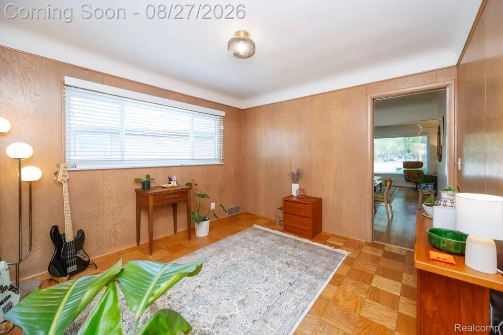 15210 Oakwood Drive Oak Park City, MI 48237