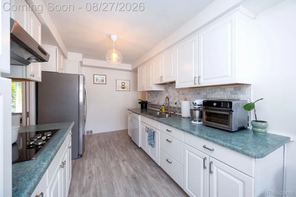 15210 Oakwood Drive Oak Park City, MI 48237