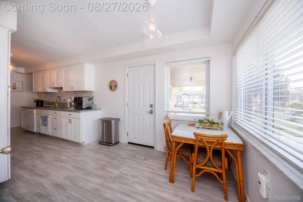 15210 Oakwood Drive Oak Park City, MI 48237
