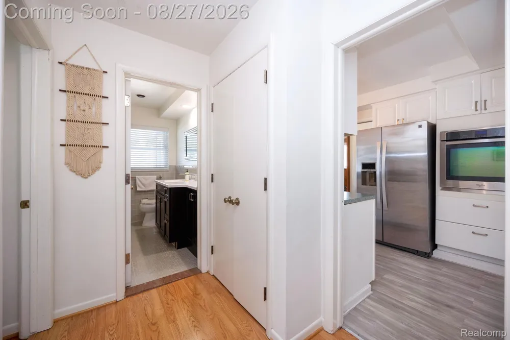 15210 Oakwood Drive Oak Park City, MI 48237
