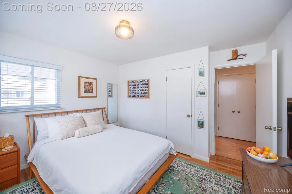 15210 Oakwood Drive Oak Park City, MI 48237