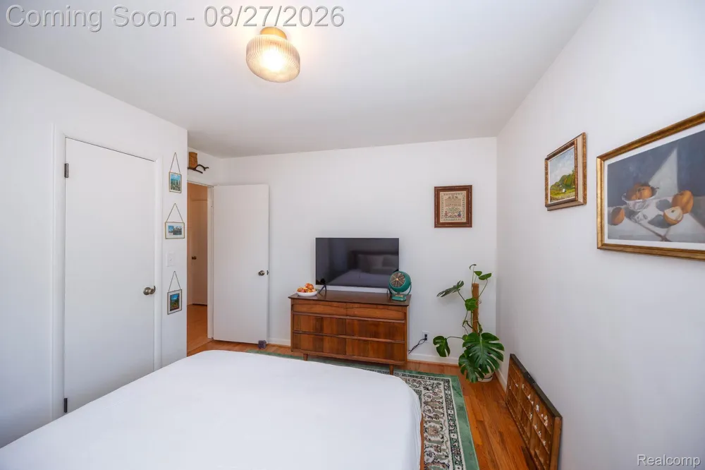 15210 Oakwood Drive Oak Park City, MI 48237