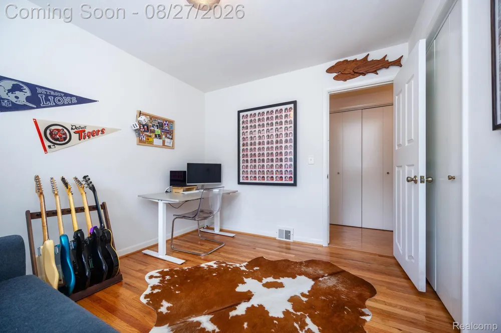 15210 Oakwood Drive Oak Park City, MI 48237