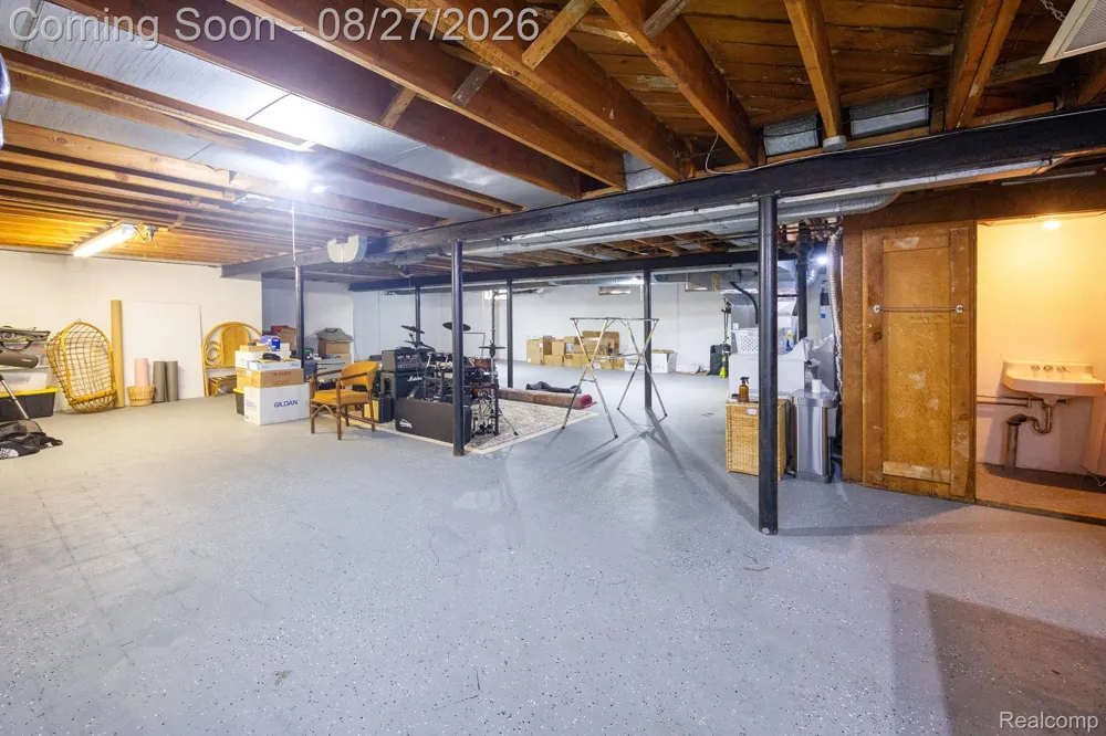 15210 Oakwood Drive Oak Park City, MI 48237