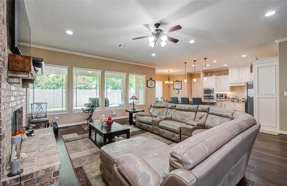 314 Martin Luther King Street S Ames, TX 77575