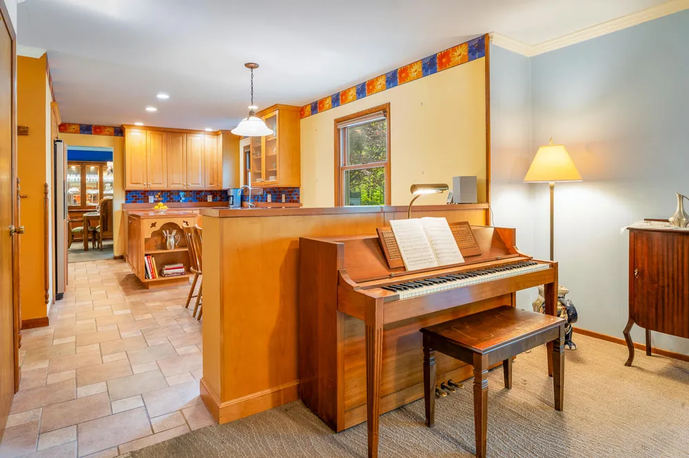 203 Mayfield Avenue Valparaiso, IN 46383
