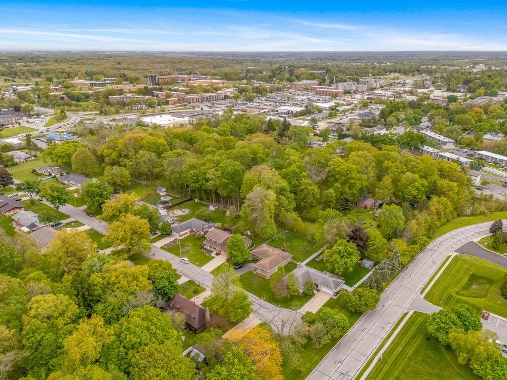 203 Mayfield Avenue Valparaiso, IN 46383