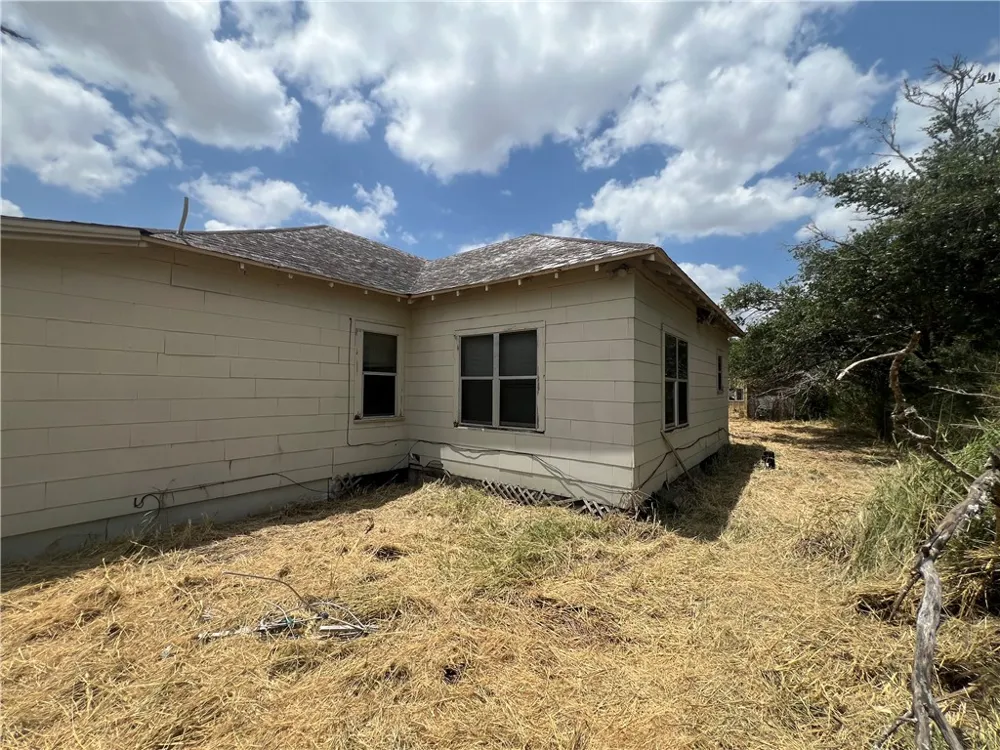 309 County Road 334 Alice, TX 78332