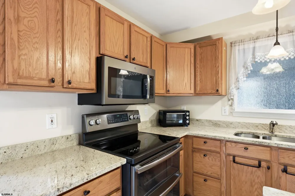 24 Churchill Dr Millville, NJ 08332