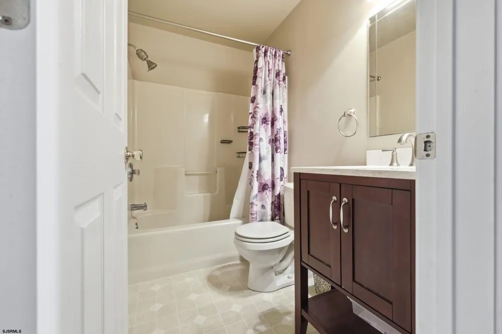 24 Churchill Dr Millville, NJ 08332