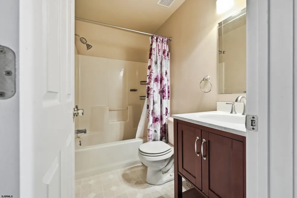 24 Churchill Dr Millville, NJ 08332
