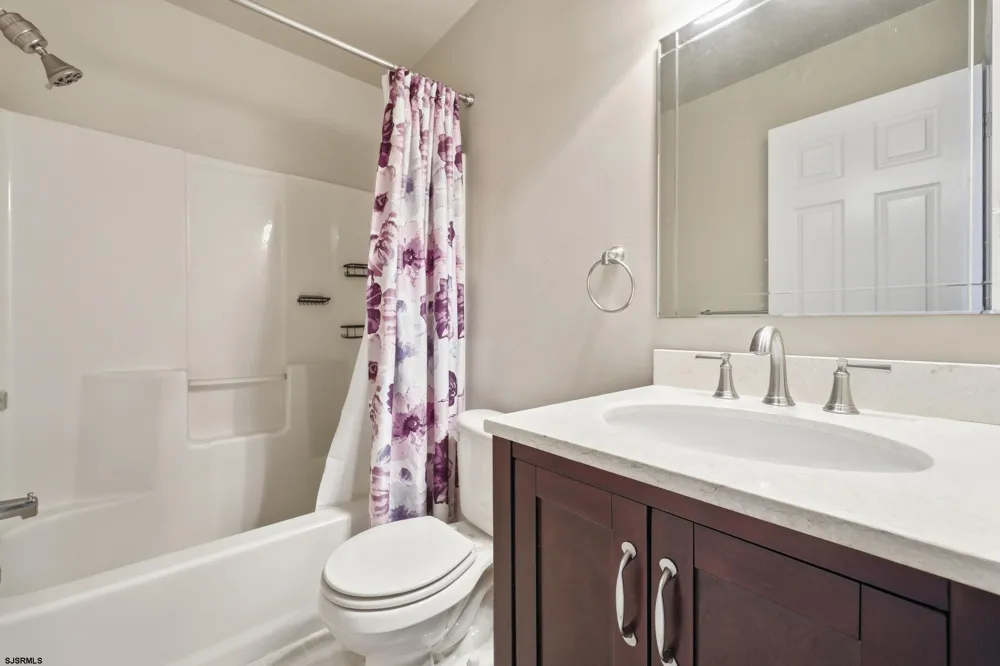 24 Churchill Dr Millville, NJ 08332