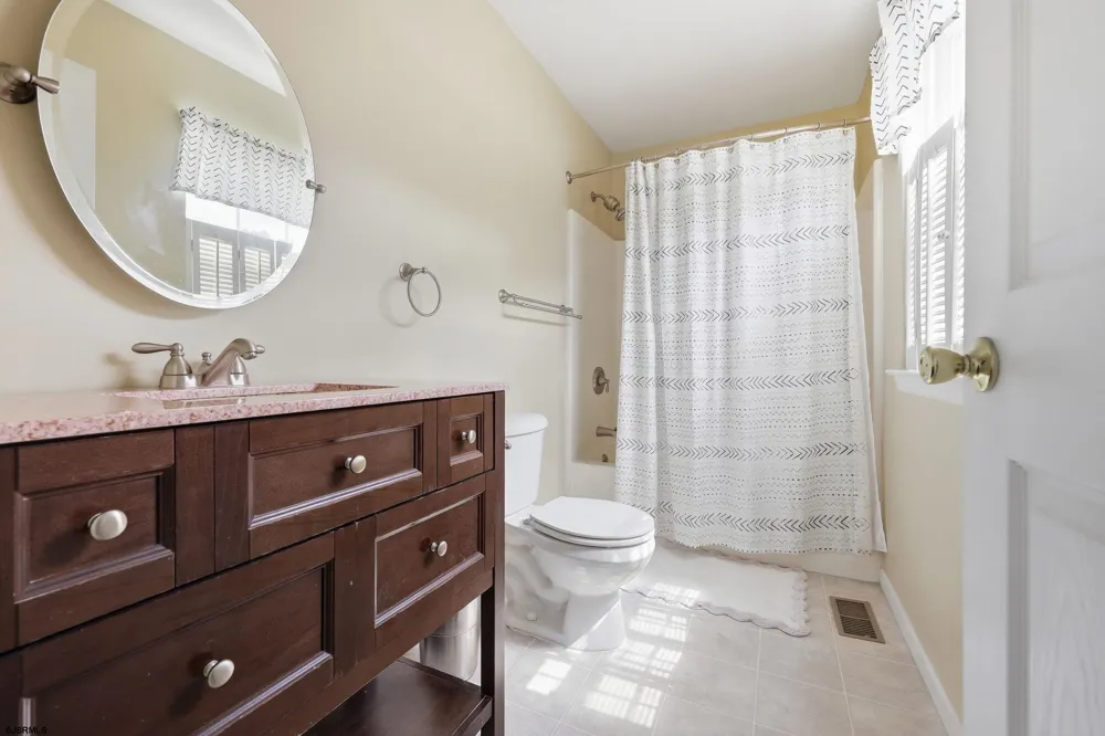 24 Churchill Dr Millville, NJ 08332