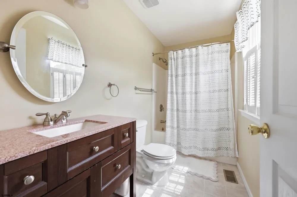24 Churchill Dr Millville, NJ 08332