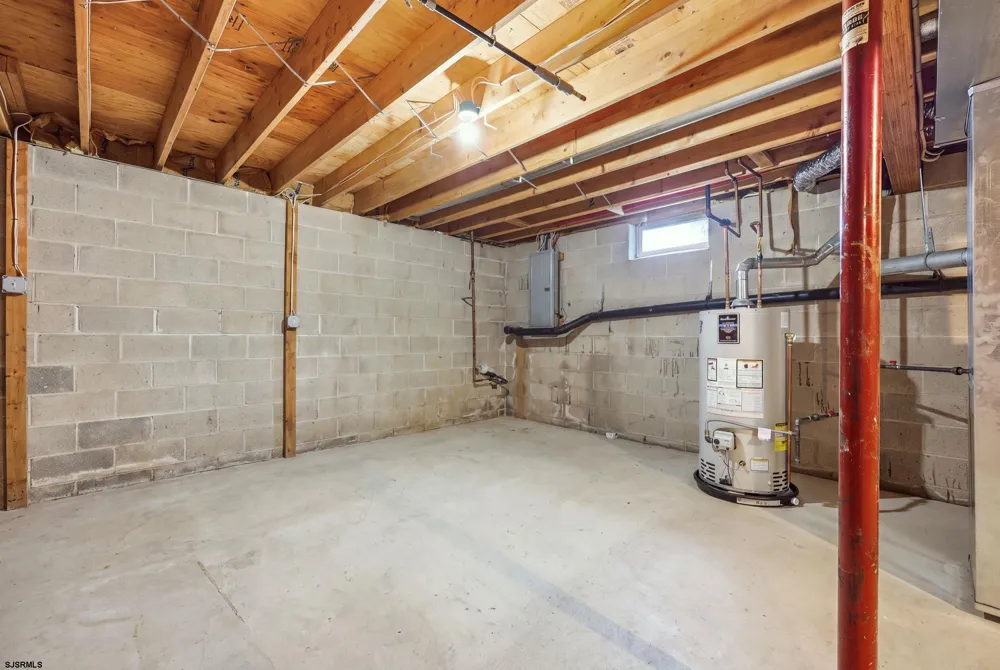 24 Churchill Dr Millville, NJ 08332