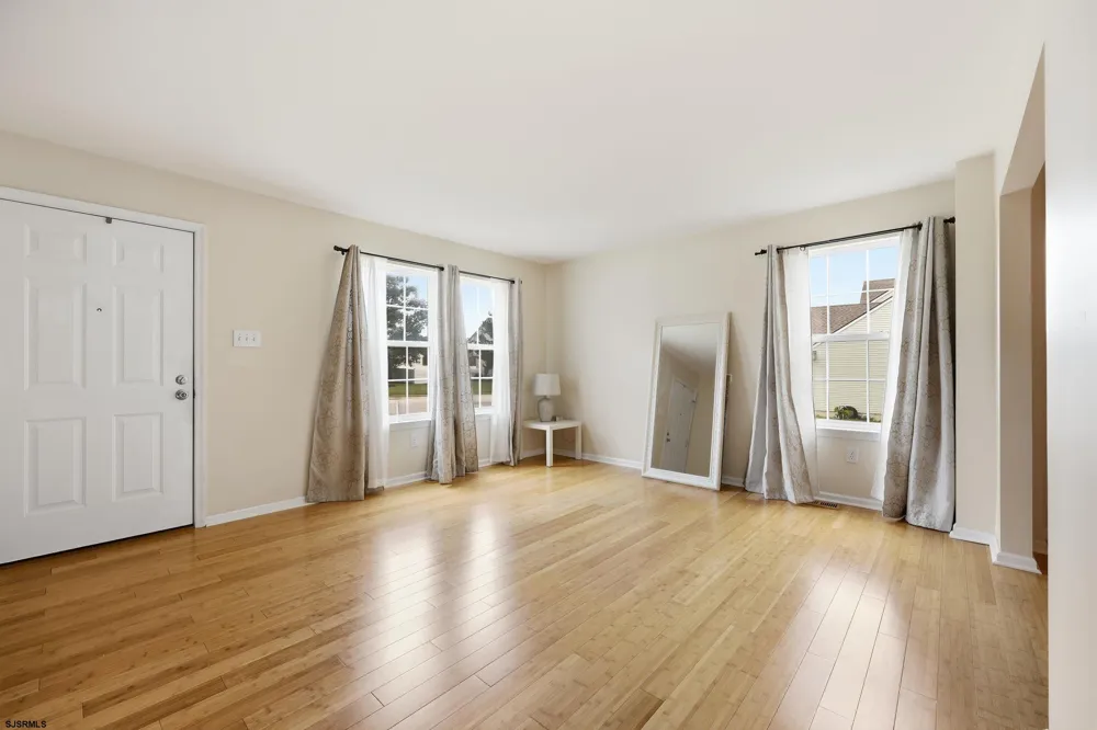 24 Churchill Dr Millville, NJ 08332
