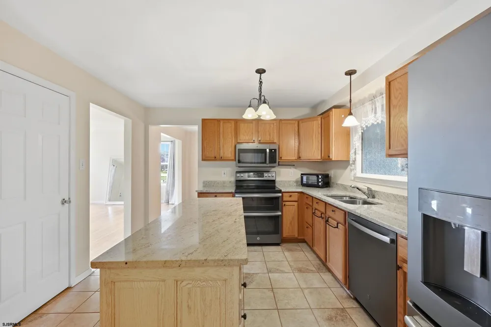 24 Churchill Dr Millville, NJ 08332