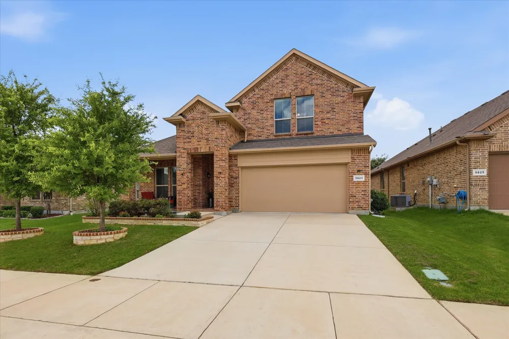 5821 stream Drive Fort Worth, TX 76137
