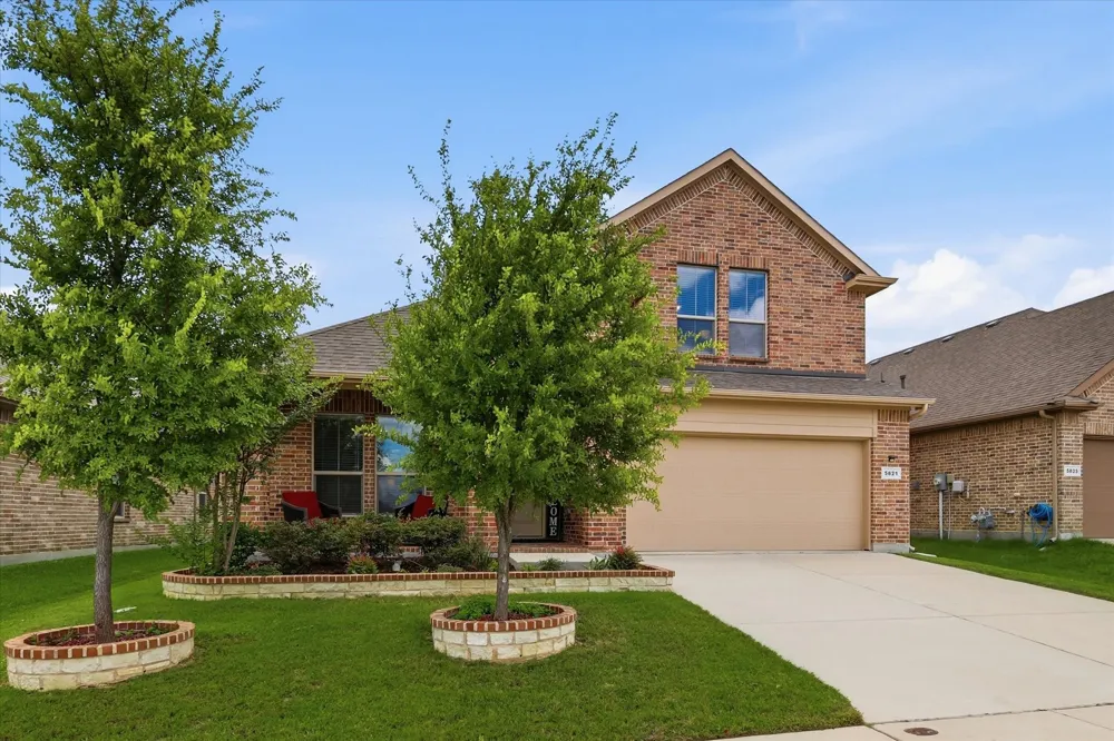 5821 stream Drive Fort Worth, TX 76137