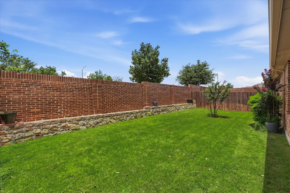 5821 stream Drive Fort Worth, TX 76137