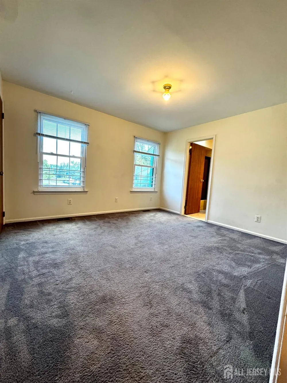 2703 Deerfield Drive Edison, NJ 08820