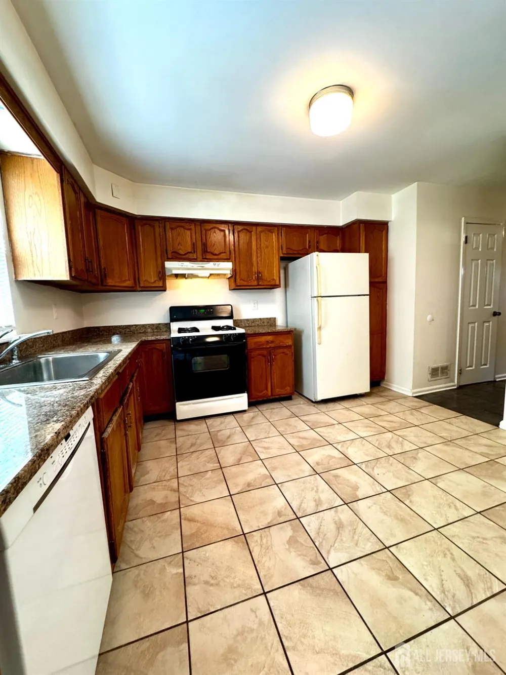 2703 Deerfield Drive Edison, NJ 08820