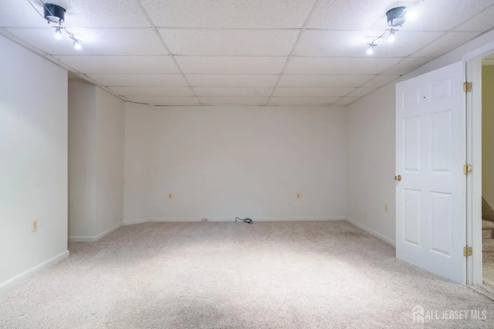 1301 Dahlia Circle South Brunswick, NJ 08810