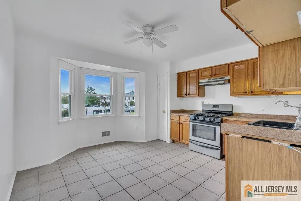 26 Tiger Lilly Court Sayreville, NJ 08872