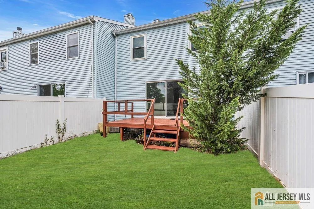 26 Tiger Lilly Court Sayreville, NJ 08872